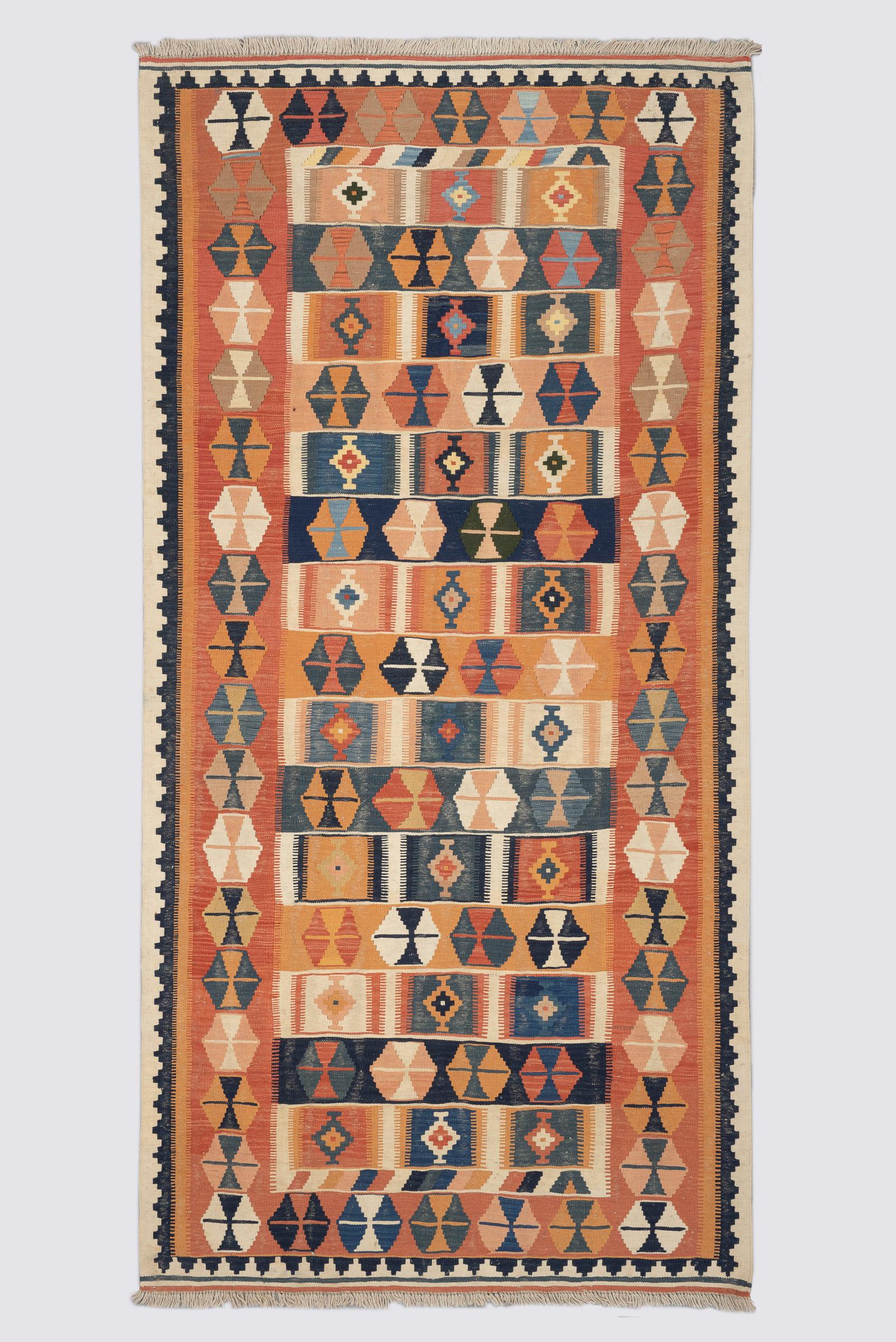 Qashqai combs design kilim