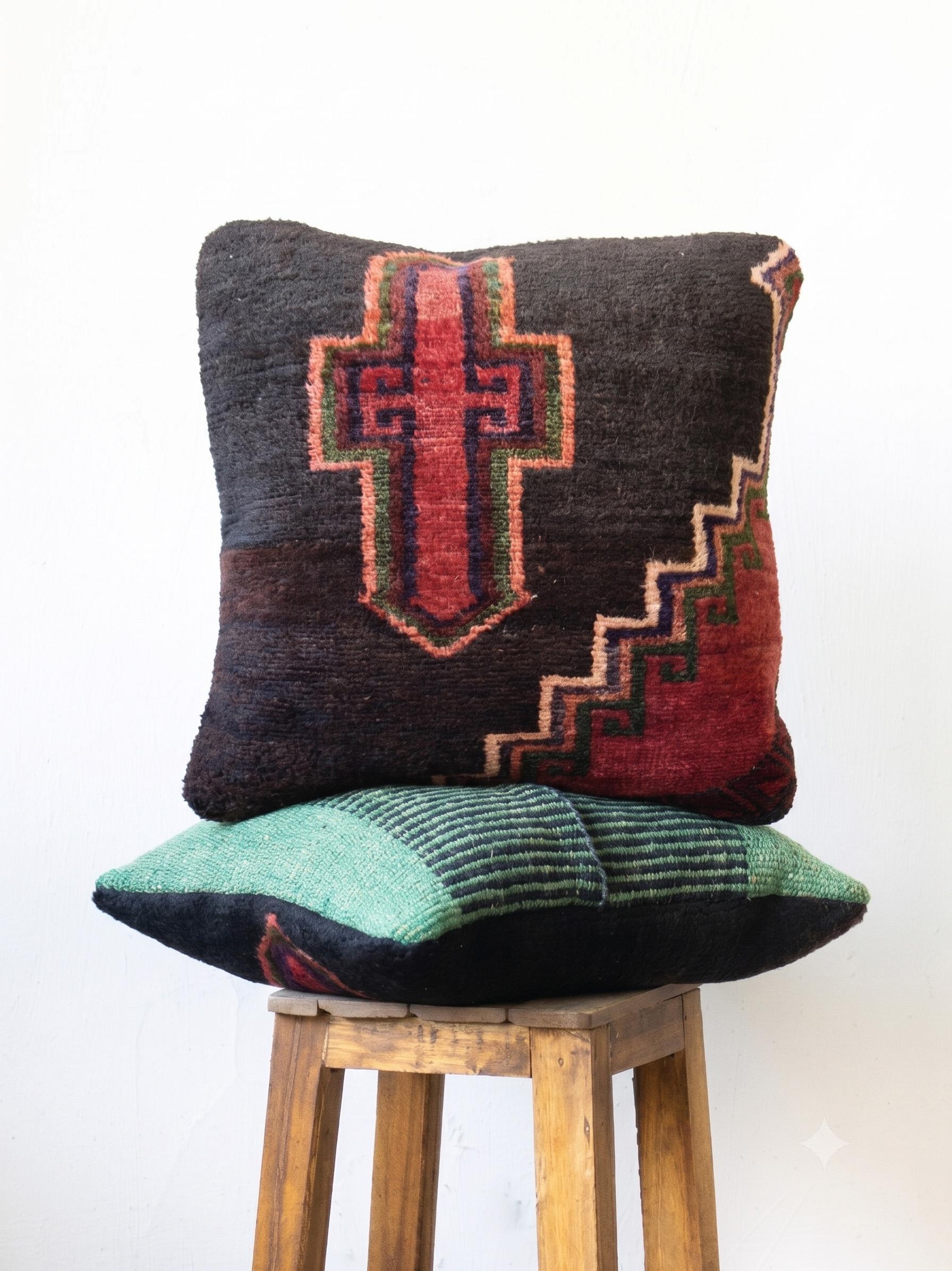 Luri Carpet Cushion