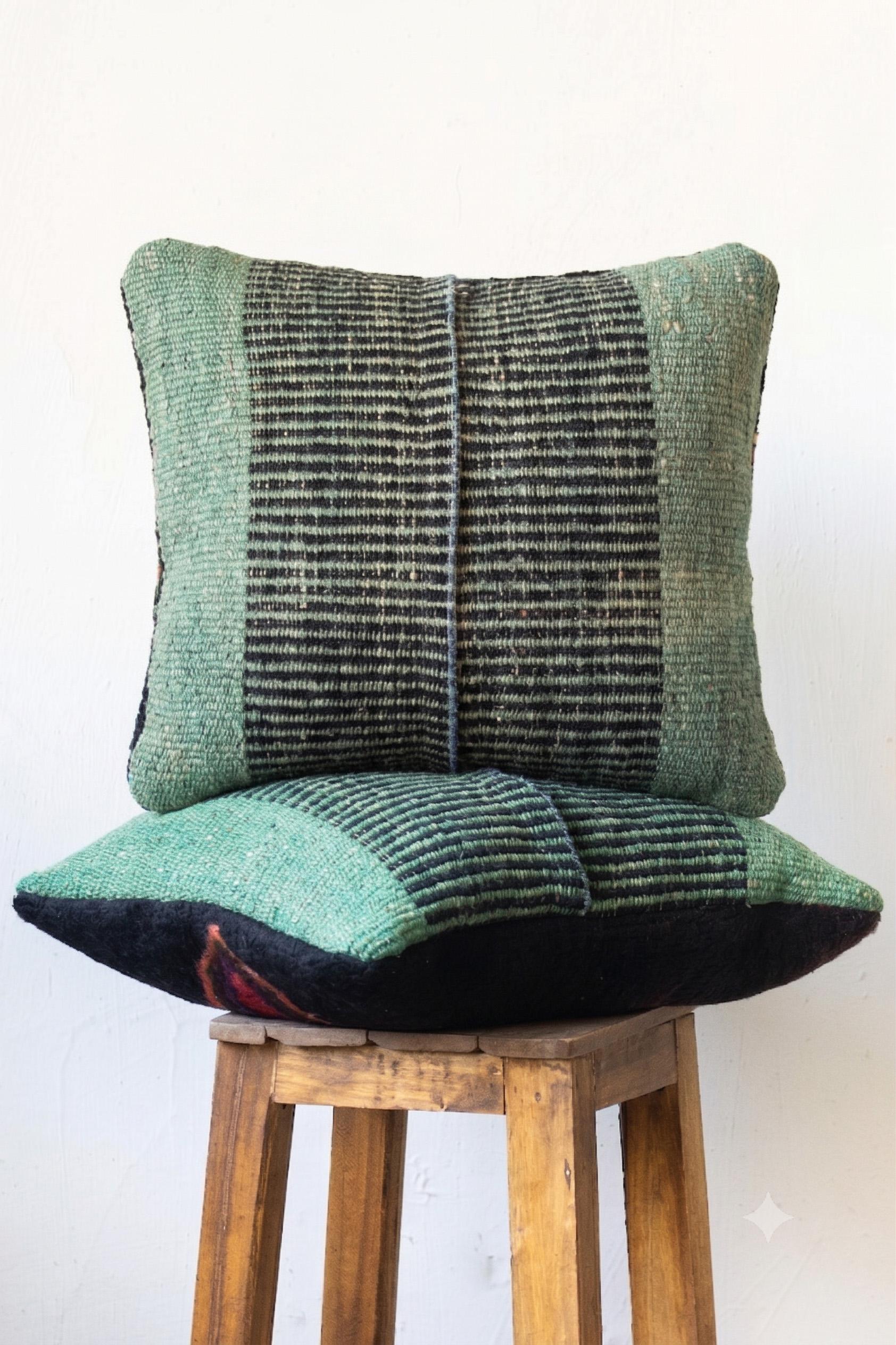 Luri Carpet Cushion