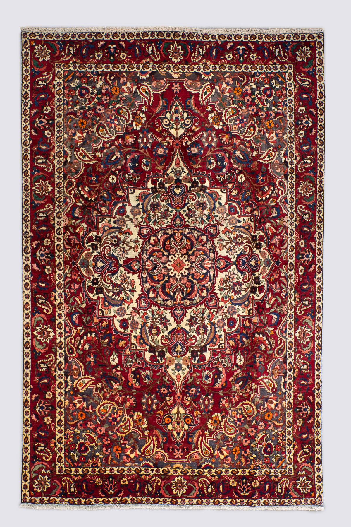 Bakhtiari Lachak Toranj rug