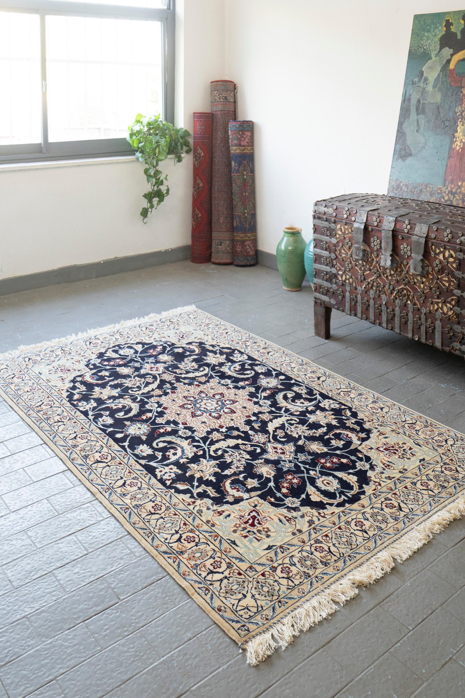 Fine Nain 6 La Persian Rug Medallion & Islimi Scrollwork, c. 1980s