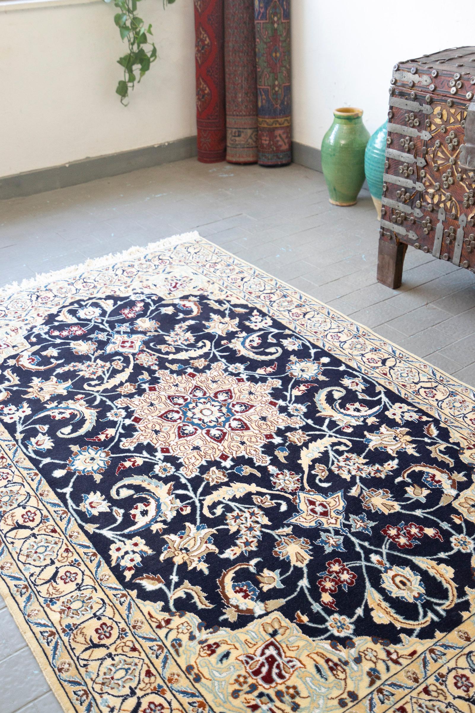 Fine Nain 6 La Persian Rug Medallion & Islimi Scrollwork, c. 1980s