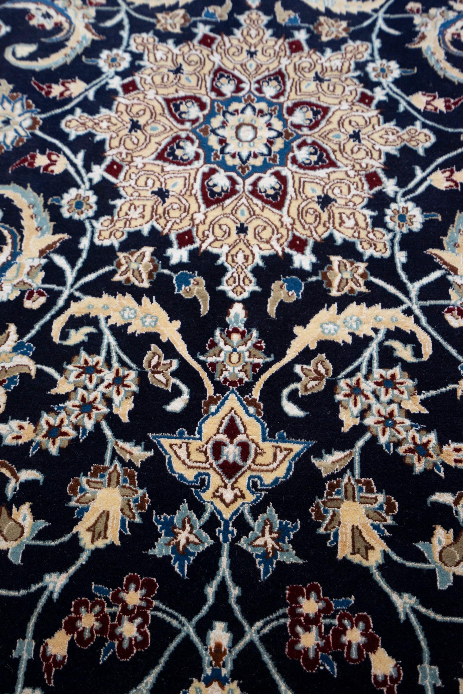Fine Nain 6 La Persian Rug Medallion & Islimi Scrollwork, c. 1980s