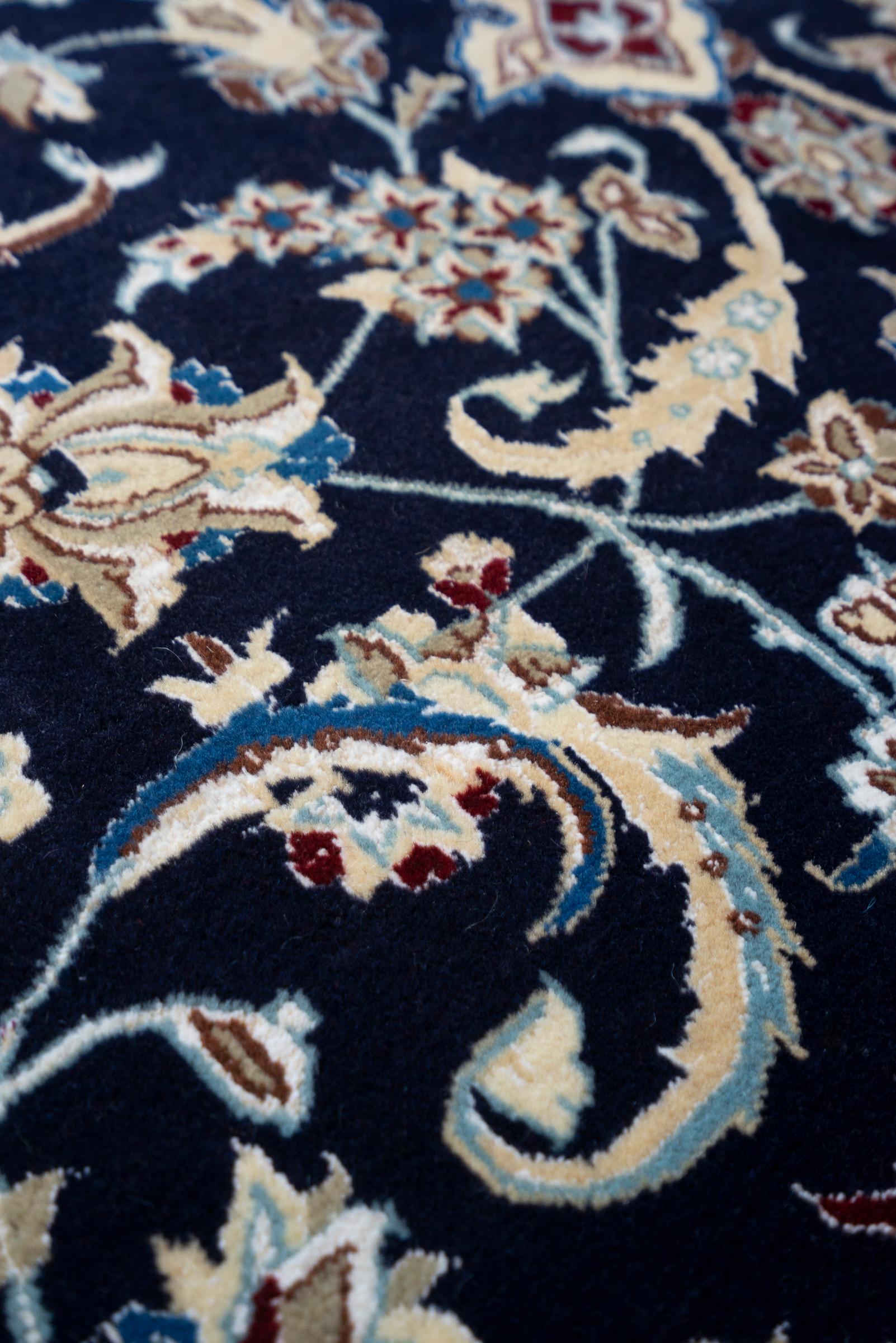 Fine Nain 6 La Persian Rug Medallion & Islimi Scrollwork, c. 1980s