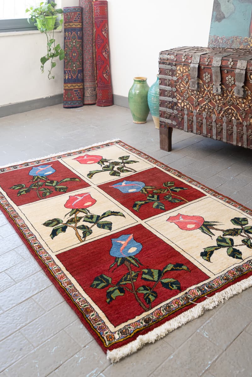 Fine Bakhtiari Poppy Frames Persian Rug