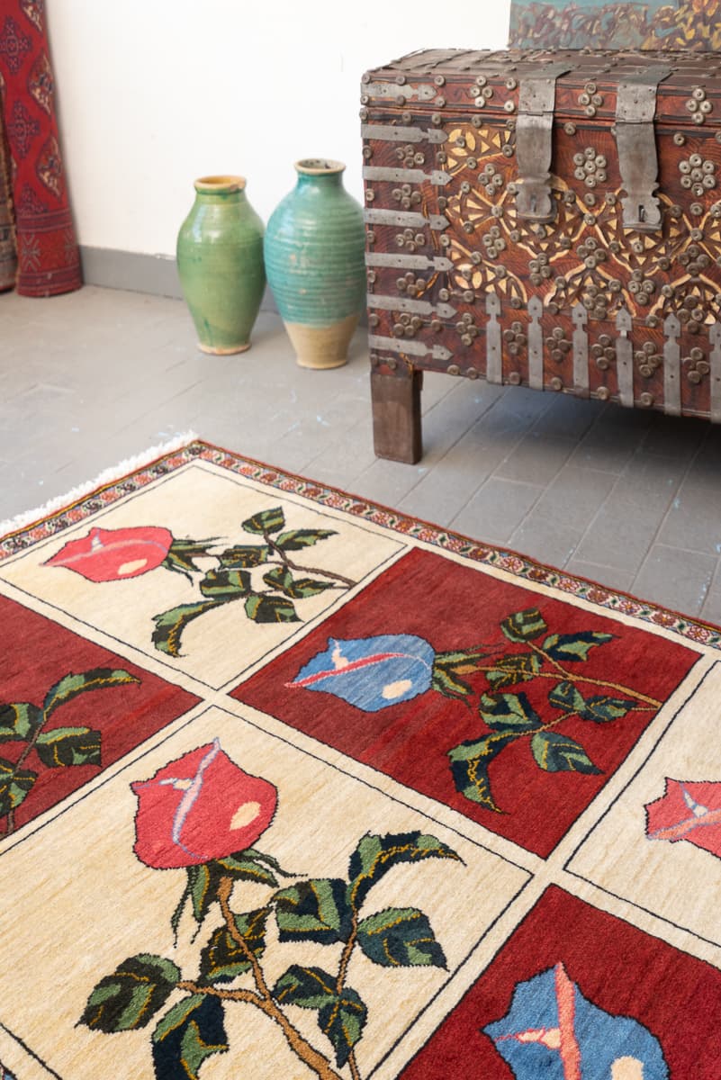 Fine Bakhtiari Poppy Frames Persian Rug