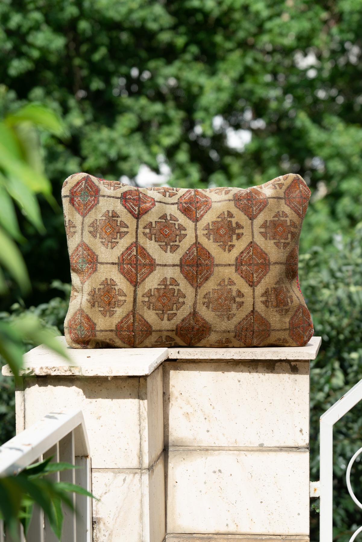 CUS204 Cushion 1