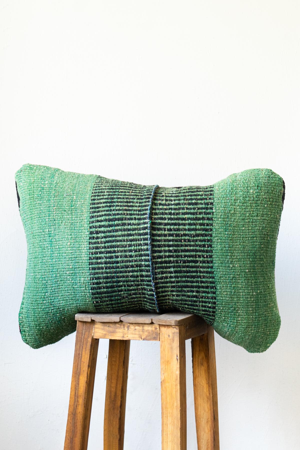 CUS255 Luri Carpet Cushion 4