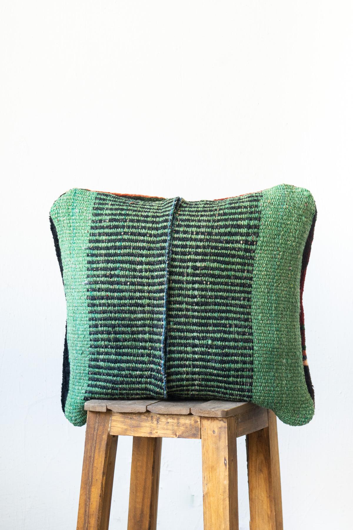 CUS256 Luri Carpet Cushion 4