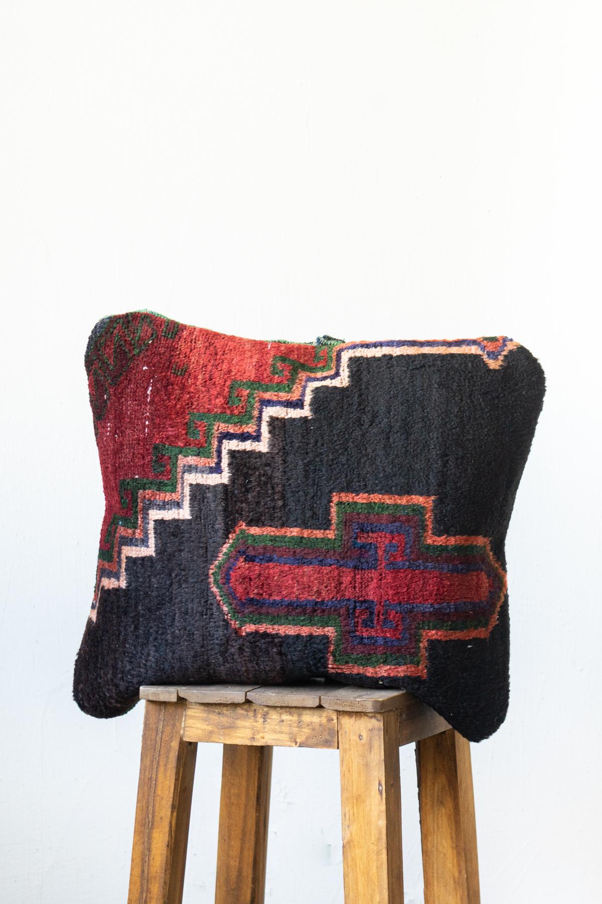 CUS256 Luri Carpet Cushion
