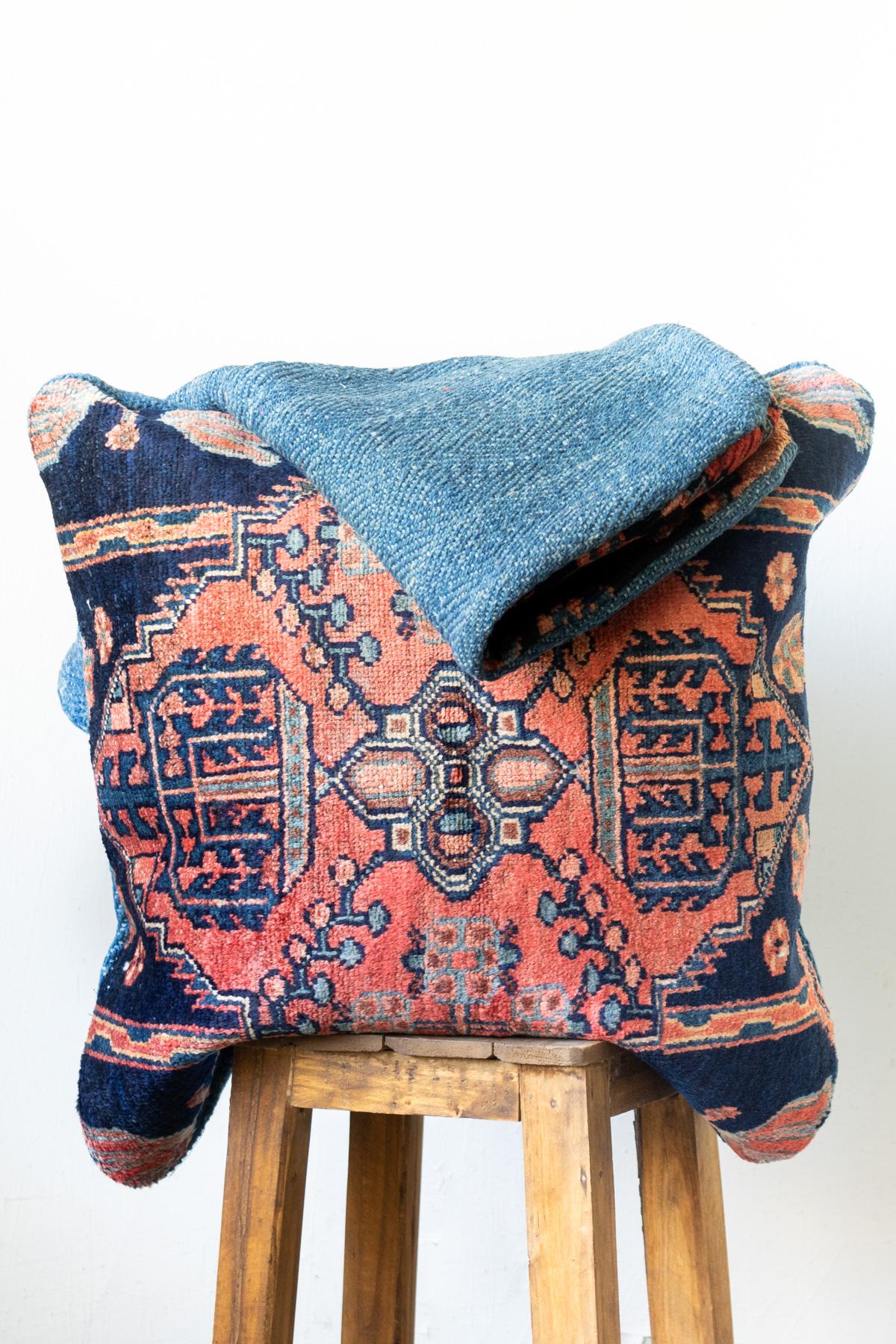 CUS260 Hamedan Carpet Cushion