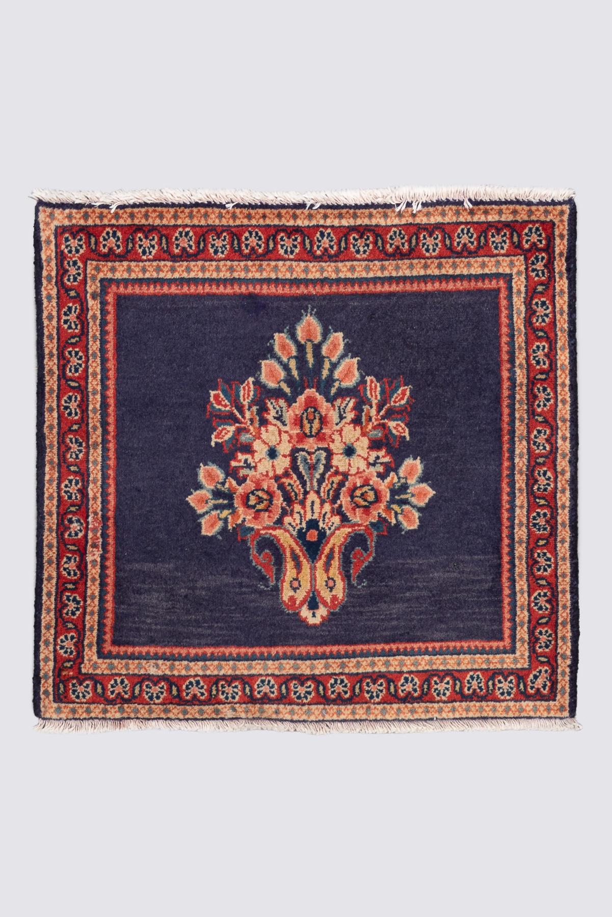 Sarouk Fine Vase Carpet