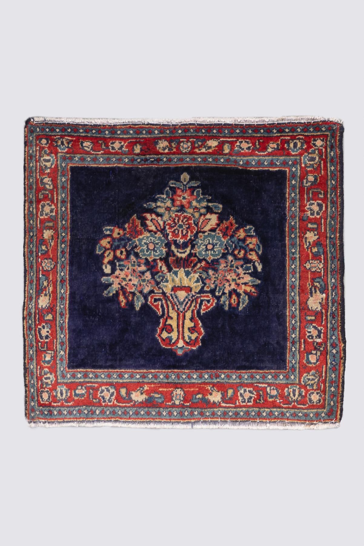 Sarouk Fine Vase Carpet
