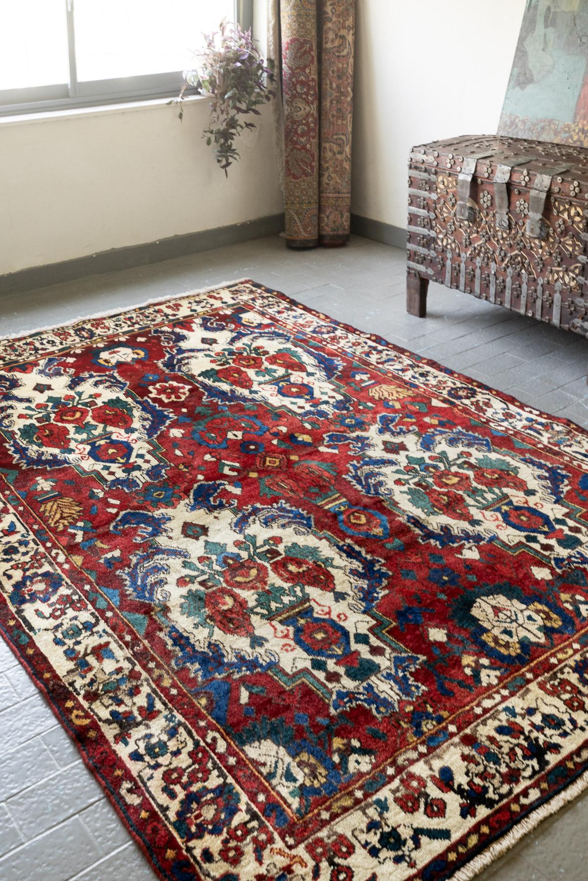 RCA490 Semi Antique Bakhtiari Vases Persian Carpet 2