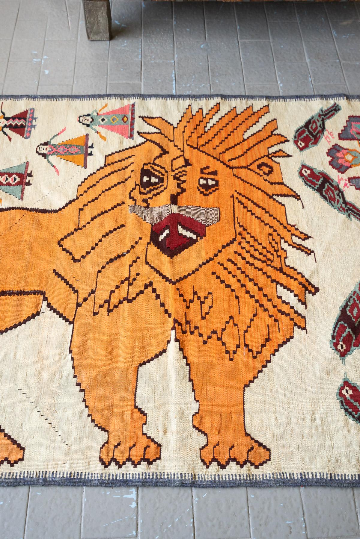RK235 Qashqai Lion Kilim 4
